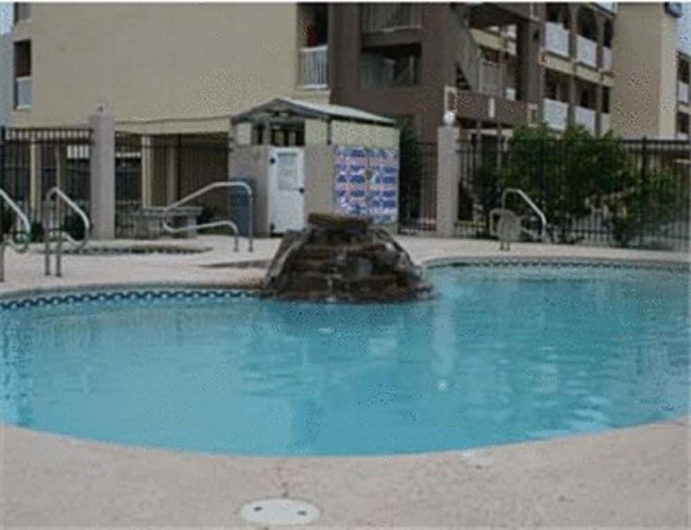 Days Inn By Wyndham Corpus Christi Beach Удобства фото