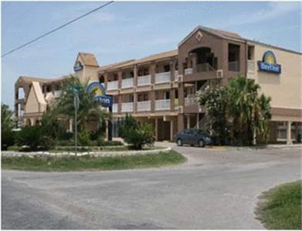 Days Inn By Wyndham Corpus Christi Beach Экстерьер фото
