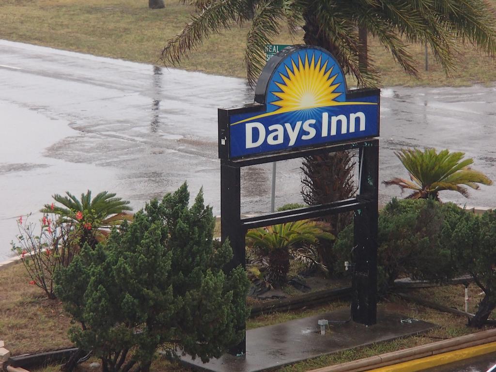 Days Inn By Wyndham Corpus Christi Beach Экстерьер фото